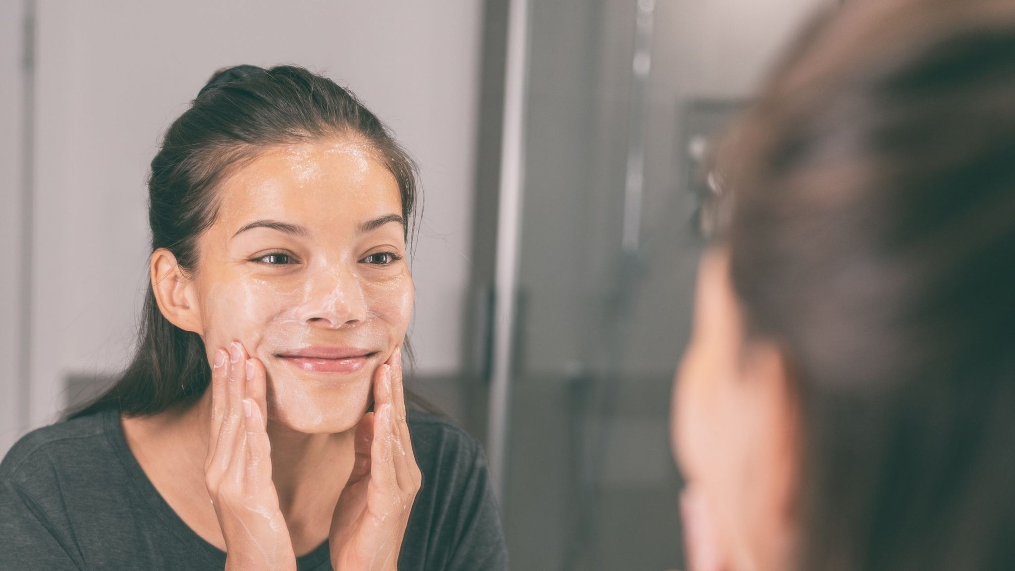 How To Choose The Best Face Wash For Oily Skin With Oil-control & Oil-Balancing Ingredients